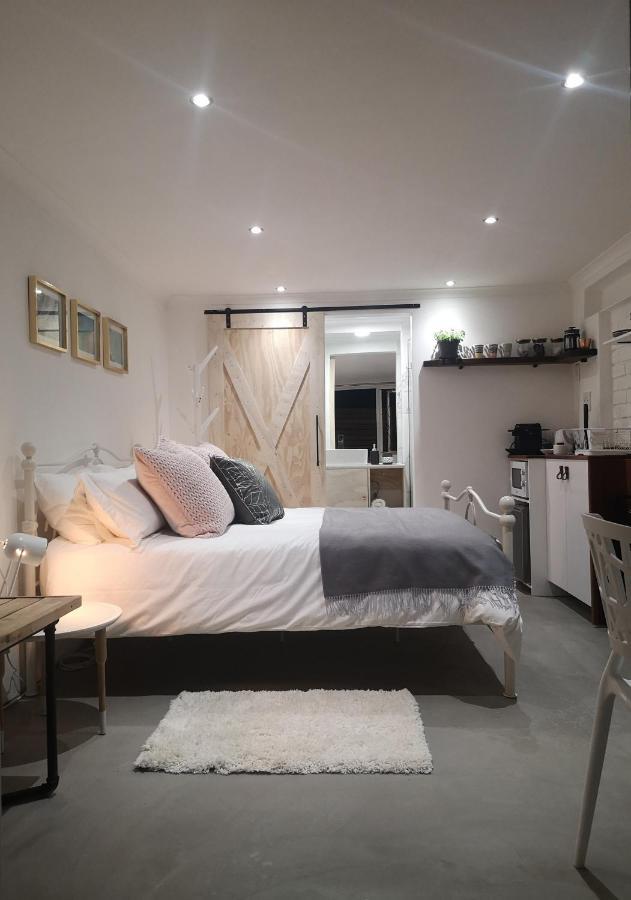 Secure, Private, Queen Room Close To Airport Port Elizabeth Buitenkant foto