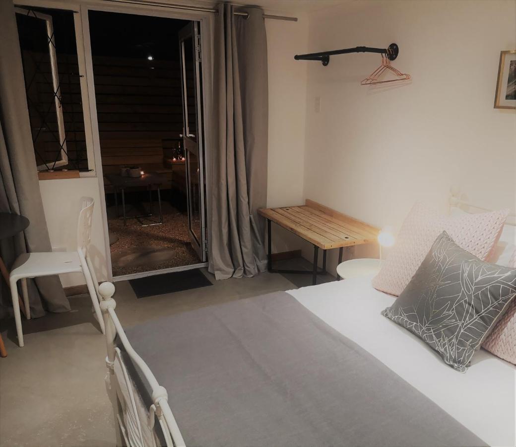 Secure, Private, Queen Room Close To Airport Port Elizabeth Buitenkant foto