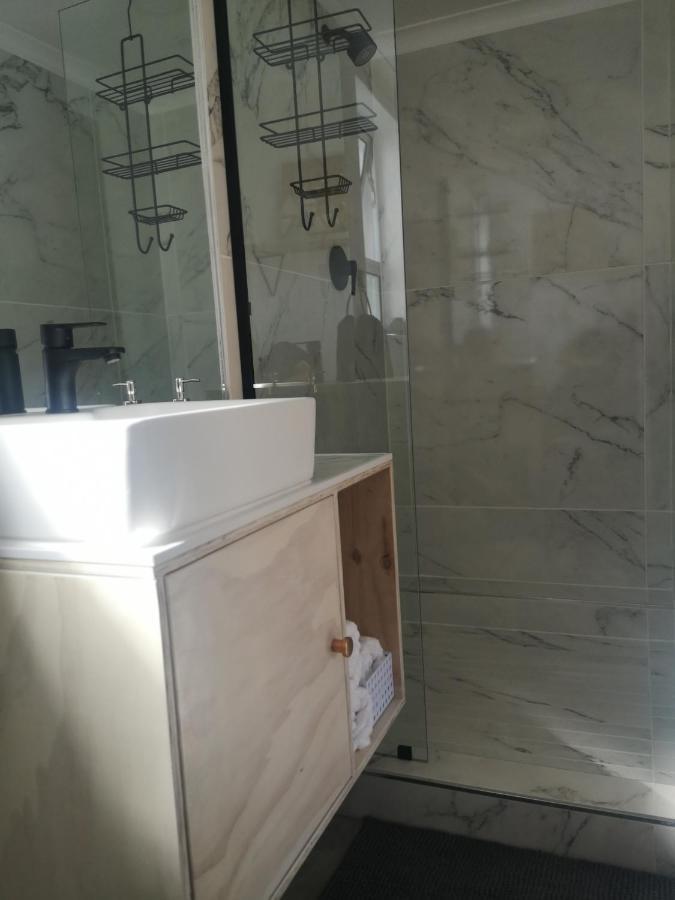 Secure, Private, Queen Room Close To Airport Port Elizabeth Buitenkant foto