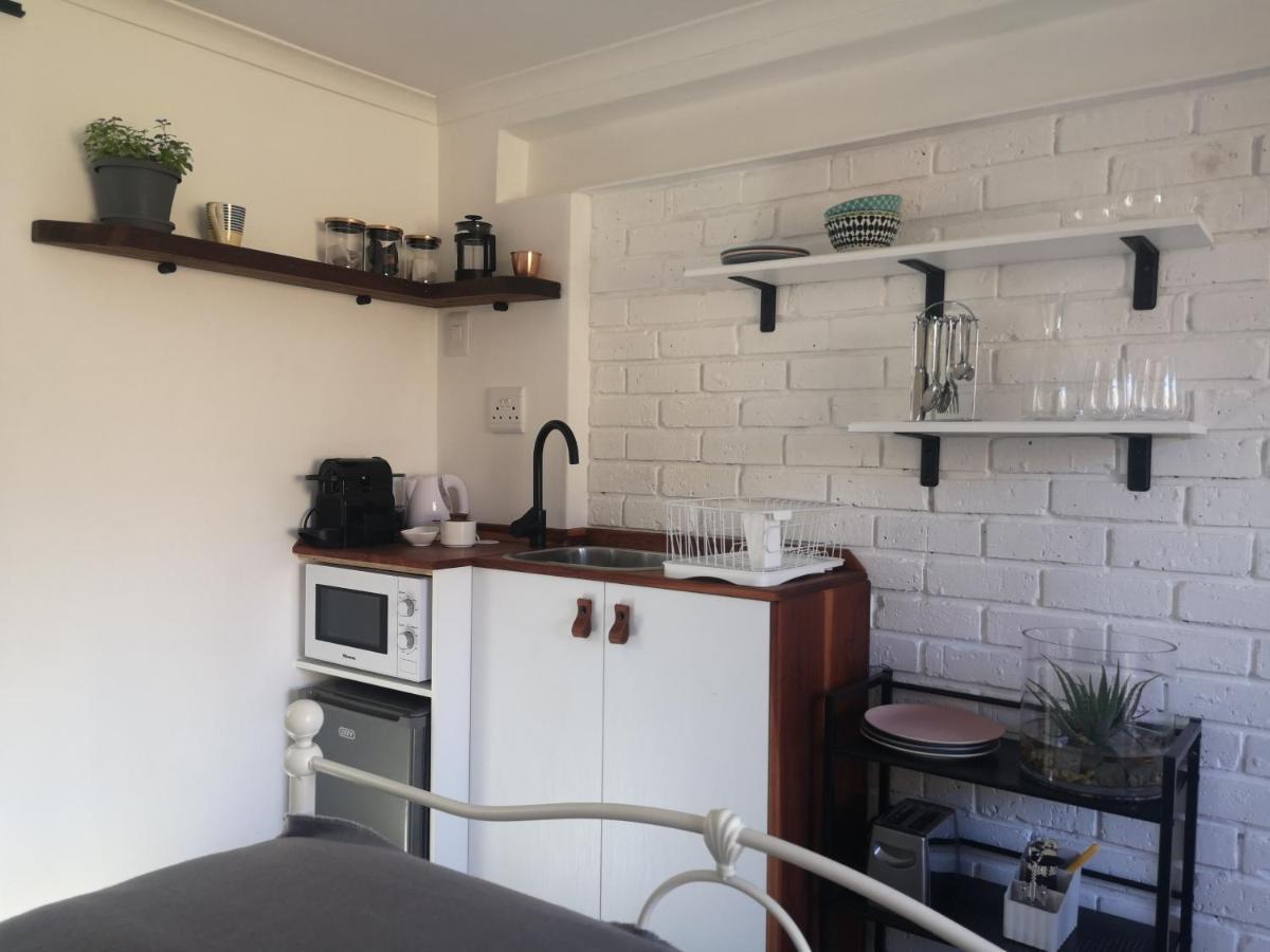 Secure, Private, Queen Room Close To Airport Port Elizabeth Buitenkant foto